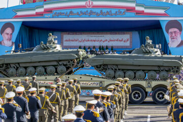 La celebración del Día Nacional del Ejército en Teherán
