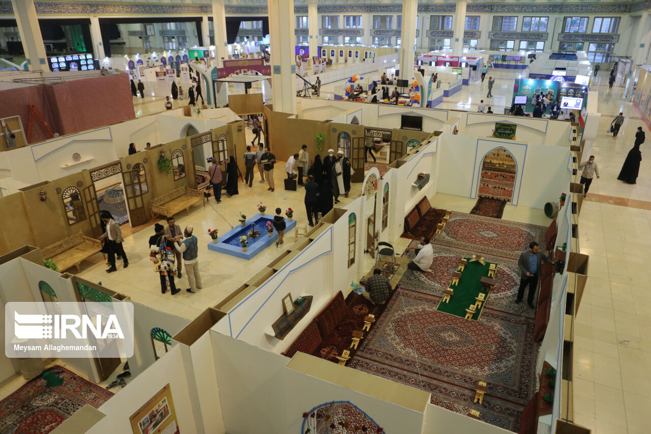 چگونه 100 امام جماعت گل کاشتند؟