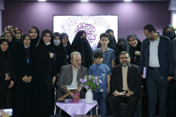 بازدید خانوادگی وزیر فرهنگ از نمایشگاه قرآن