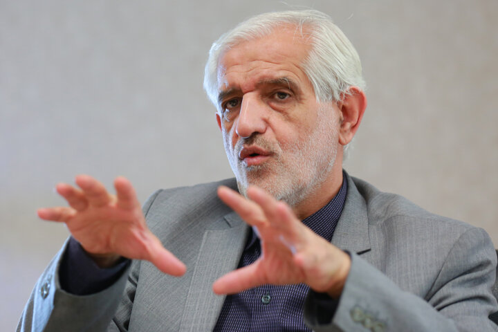 مخالفان مدیریت شهری سرشان با حواشی گرم باشد/ برخی گزارشها درباره باندهای تکدیگری گریهدار است