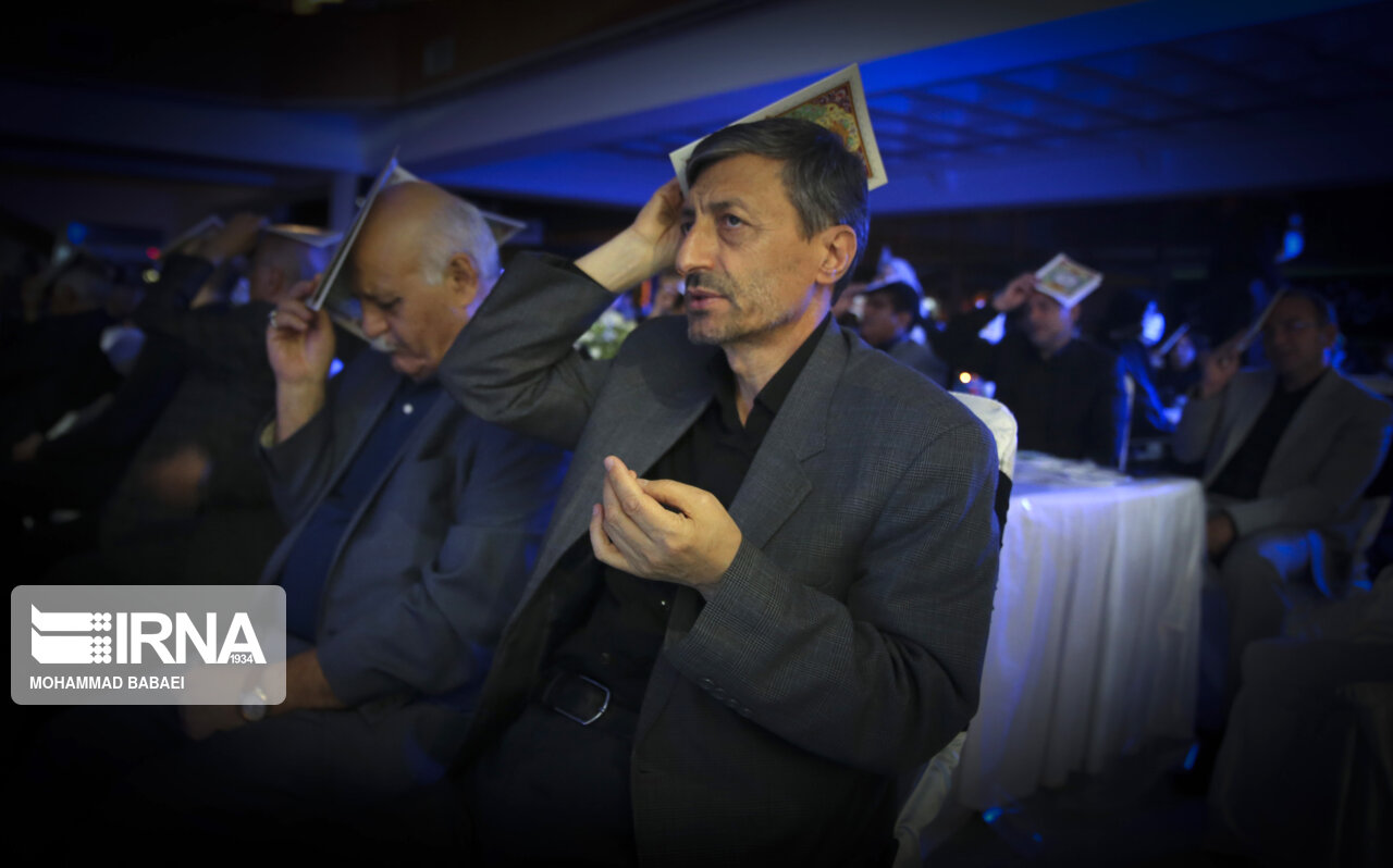 آیین احیا سومین شب قدر با حضور رئیس بنیاد مستضعفان در آسایشگاه کهریزک برگزار شد آیین احیا سومین شب قدر با حضور رئیس بنیاد مستضعفان در آسایشگاه کهریزک برگزار شد