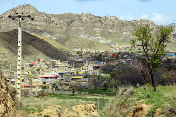 روستای ایوب با ۵۴۰ نفر جمعیت در ۷۵ کیلومتری بجنورد مرکز استان خراسان شمالی قرار دارد
