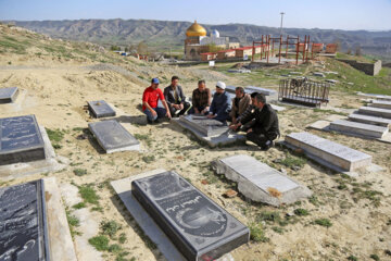 حجت الاسلام «قاسم فرامرزی» مبلغ و روحانی روستای ایوب خراسان شمالی در مدت سه سال و نیم حضور در این روستا ارتباط خوبی با اهالی برقرار کرده است. تشریح احکام، بیان مسایل اسلامی، پاسخگویی به سوالات و رفع مشکلات مردم از مهمترین فعالیت های این روحانی است