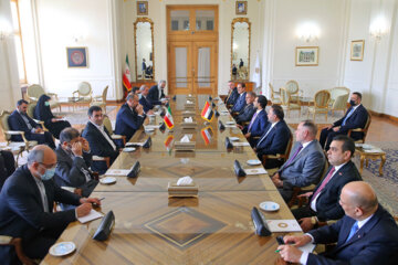 Amir Abdolahian y el presidente del Parlamento iraquí se reúnen en Teherán 