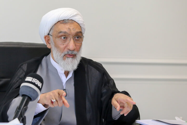 دولت کشور را در شرایط سختی اداره میکند/ هنوز با منافقین تسویه حساب نکردهایم