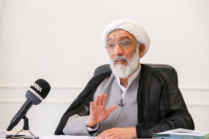 دولت کشور را در شرایط سختی اداره میکند/ هنوز با منافقین تسویه حساب نکردهایم