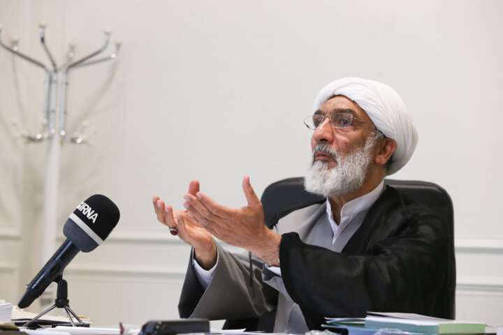 دولت کشور را در شرایط سختی اداره میکند/ هنوز با منافقین تسویه حساب نکردهایم