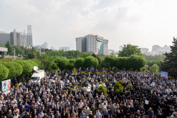 پیکر «نادر طالب زاده» مستندساز، مجری و تهیه کننده تلویزیون صبح یکشنبه (۱۱ اردیبهشت ۱۴۰۱) از مقابل مسجد بلال سازمان صدا و سیما تشییع  شد