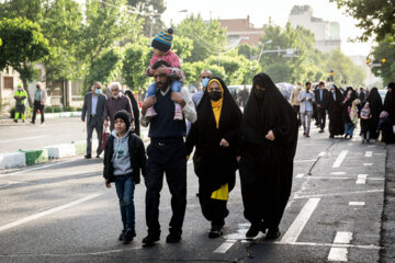 نماز عید فطر در اطراف دانشگاه تهران