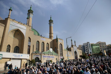 اقامه نماز عید فطر در میدان شهید طهرانی مقدم