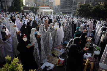 اقامه نماز عید فطر در میدان شهید طهرانی مقدم