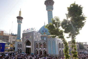 La prière collective de l’Aid el-Fitr à l’Imamzadeh Saleh de Téhéran 