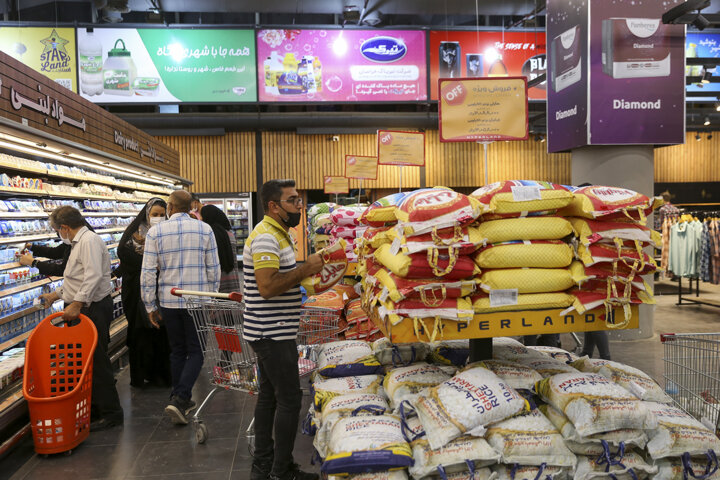 عرضه ۹۰۰ تُن برنج تنظیم بازار در فروشگاه‌های زنجیره‌ای فارس  