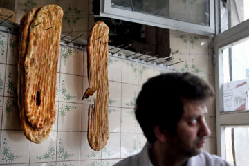 استاندار: مردم مازندران از کیفیت پایین نان گلایه دارند 
