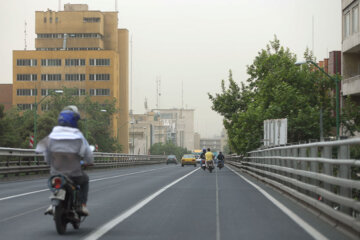 گرد و غبار در آسمان تهران