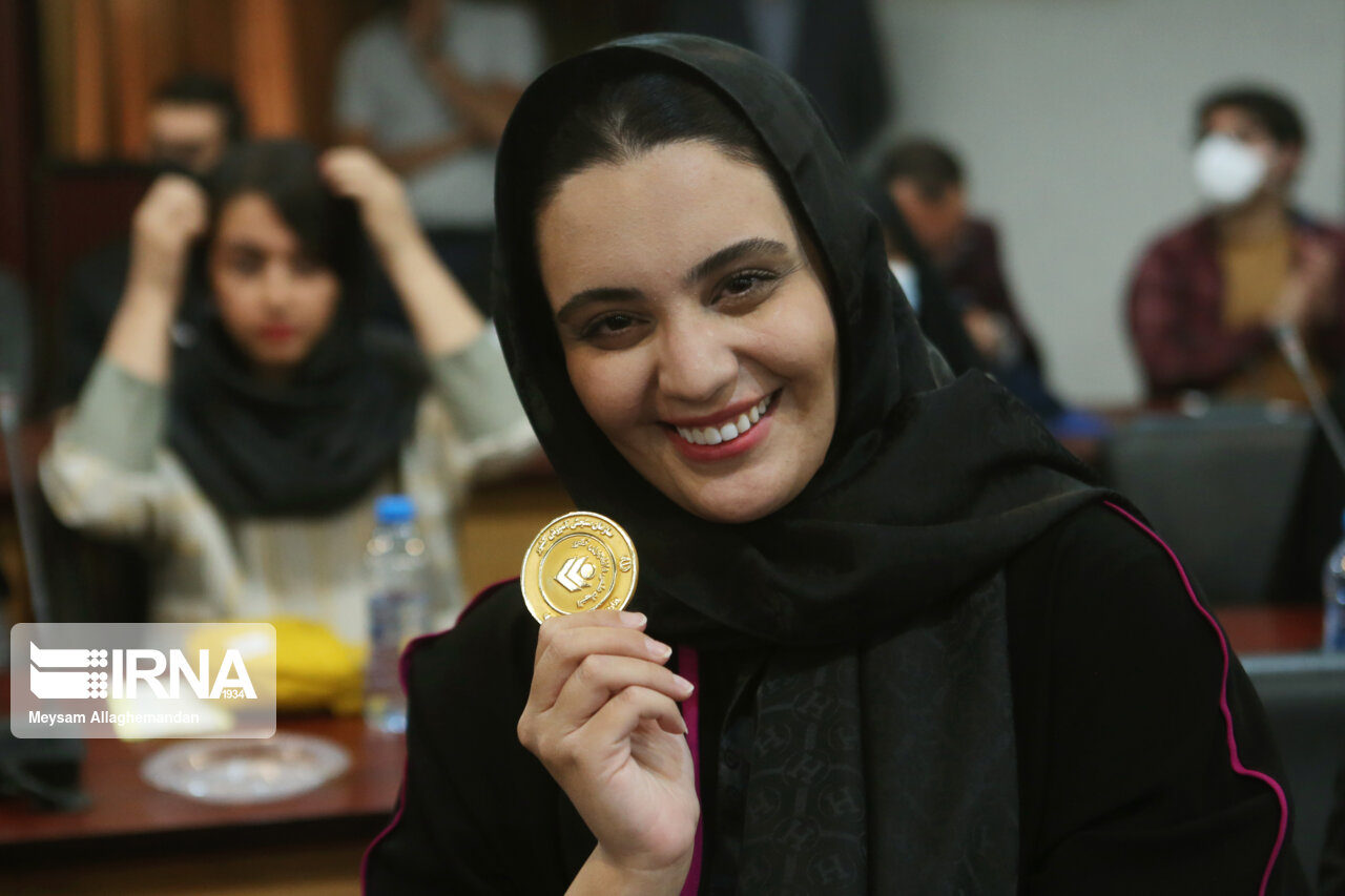 قدرشناسی از نخبگان علمی و تدوین طرح منش استادی