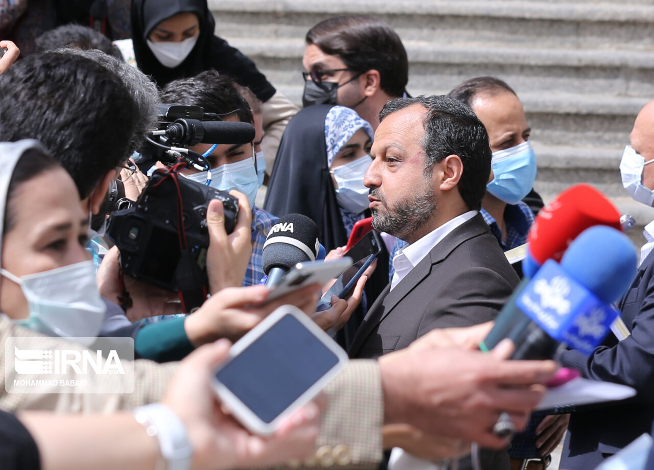 خاندوزی: قیمت اقلام امروز نهایی میشود خاندوزی: قیمت اقلام امروز نهایی میشود
