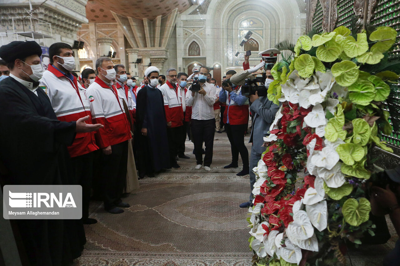 مسئولان و اعضای جمعیت هلالاحمر با آرمانهای امام راحل تجدید میثاق کردند مسئولان و اعضای جمعیت هلالاحمر با آرمانهای امام راحل تجدید میثاق کردند