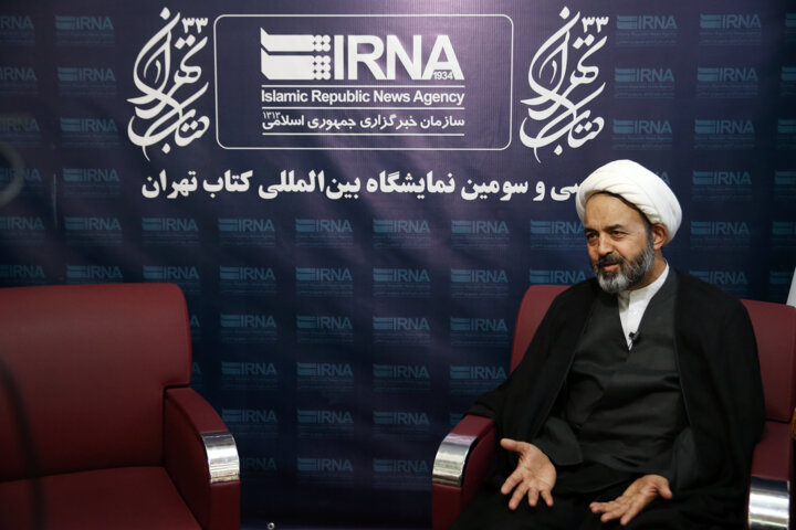نگاه نویسنده؛ نویسندگان نقش مهمی در «جهاد تبیین» دارند 2