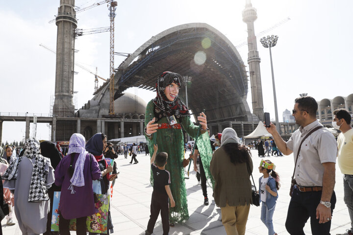 نمایشگاه کتاب منفجر شد/ بده ببریم