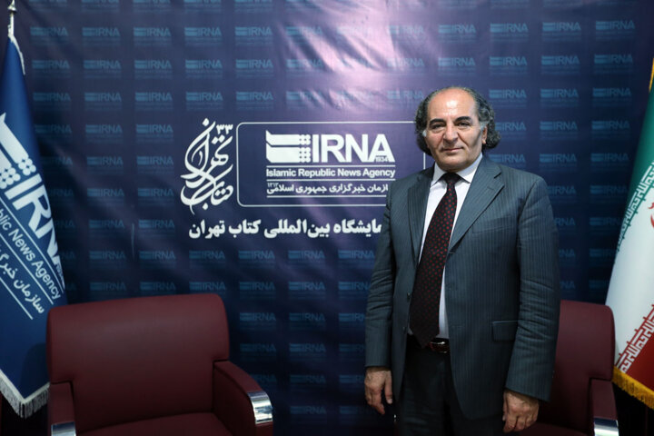 مترجم ترکیهای: خوشحالم که عمرم صرف ترجمه آثار فارسی شد/ بابت ترجمه شاهنامه رئیسجمهوری دو کشور از من تشکر کردند