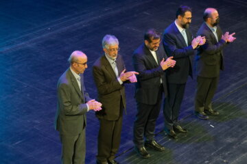 مراسم بزرگداشت حکیم ابوالقاسم فردوسی پیش از ظهر یکشنبه (۲۵ اردیبهشت ۱۴۰۱) با حضور «محمدمهدی اسماعیلی» وزیر فرهنگ و ارشاد اسلامی، «غلامعلی حدادعادل» رییس فرهنگستان زبان و ادب فارسی و جمعی از علاقمندان به زبان فارسی در تالار وحدت برگزار شد