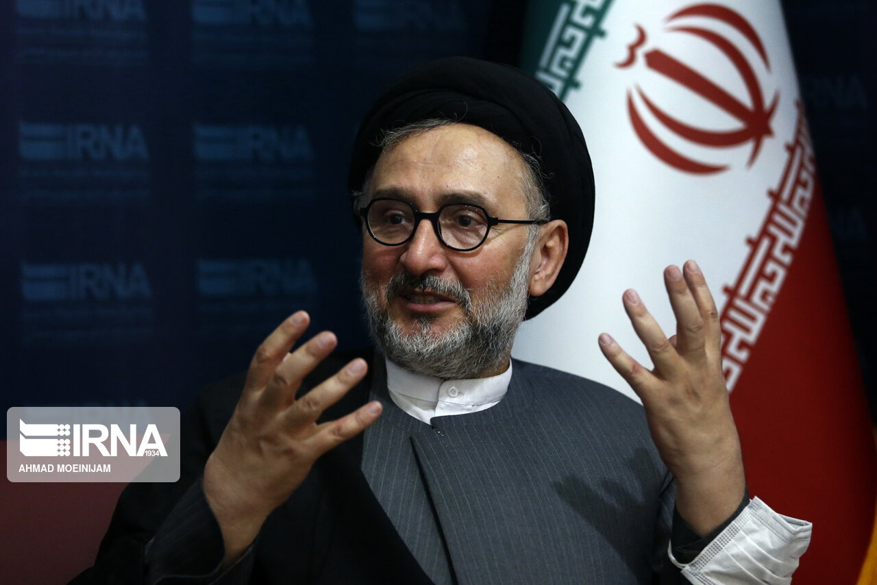 نمایشگاه 33؛ ابطحی: مشکل اغلب سیاسیون ما این است که کتاب نمیخوانند