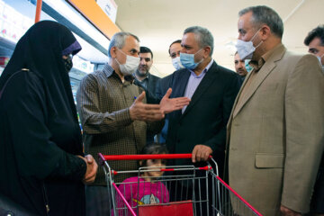 بازدید «سید صولت مرتضوی» معاون اجرایی رئیس جمهور از یکی از فروشگاه های زنجیره ای شهر سمنان 