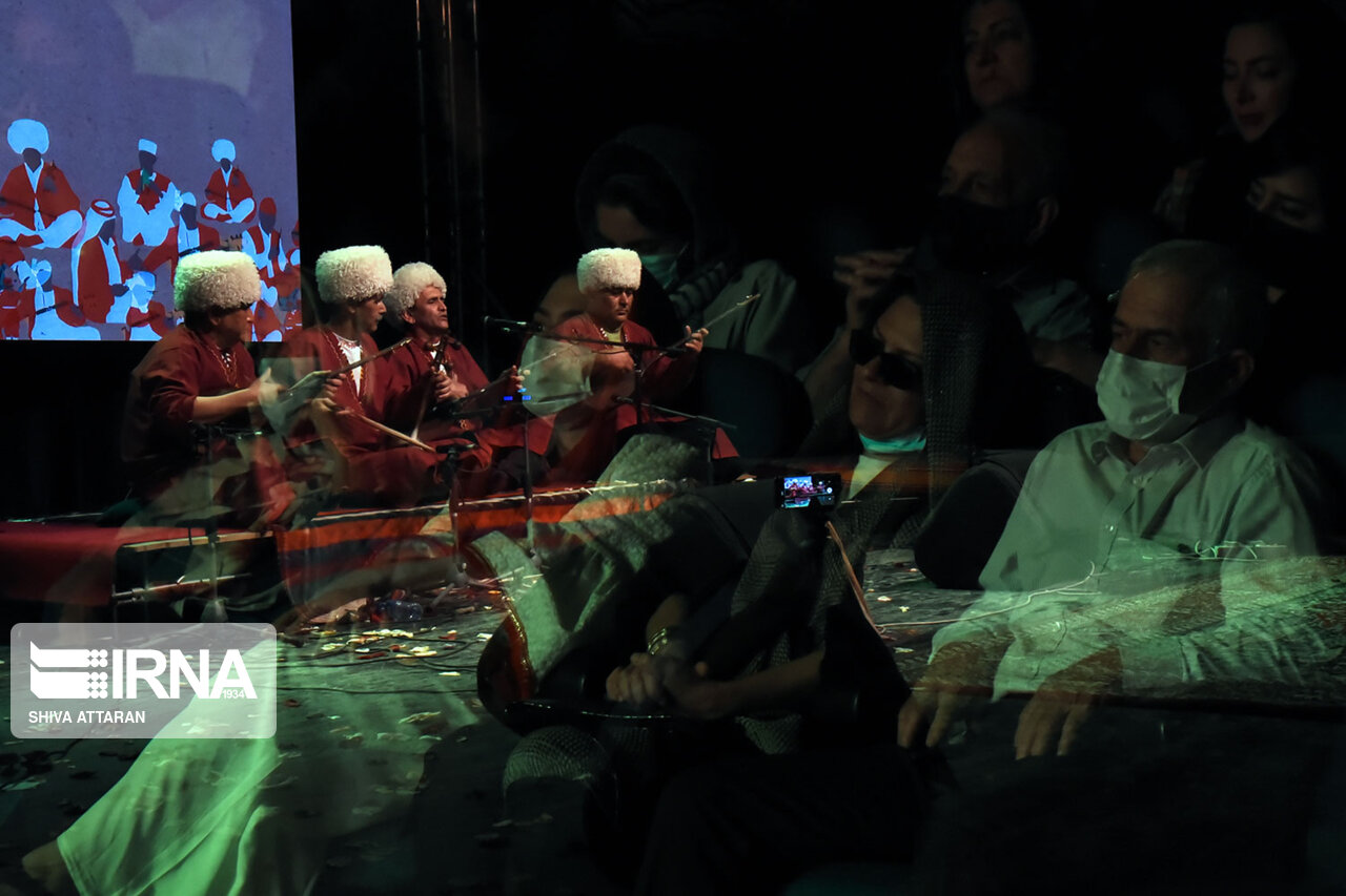 عاشیق شهبازی: اجرای موسیقی اقوام مختلف ایرانی باعث وحدت میان آنان می‌شود