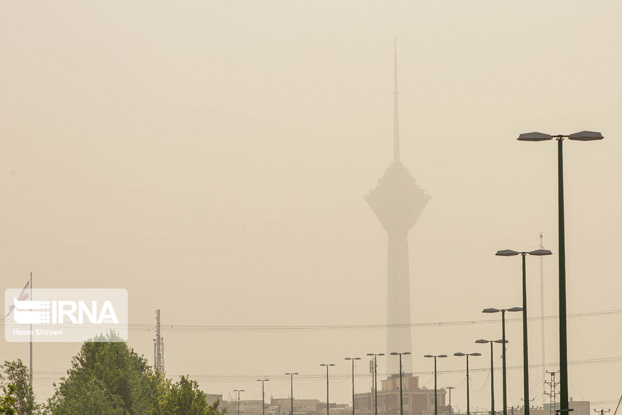 آلودگی هوا ادارات استان تهران را تعطیل کرد/ تعطیلی فردا بررسی می‌شود