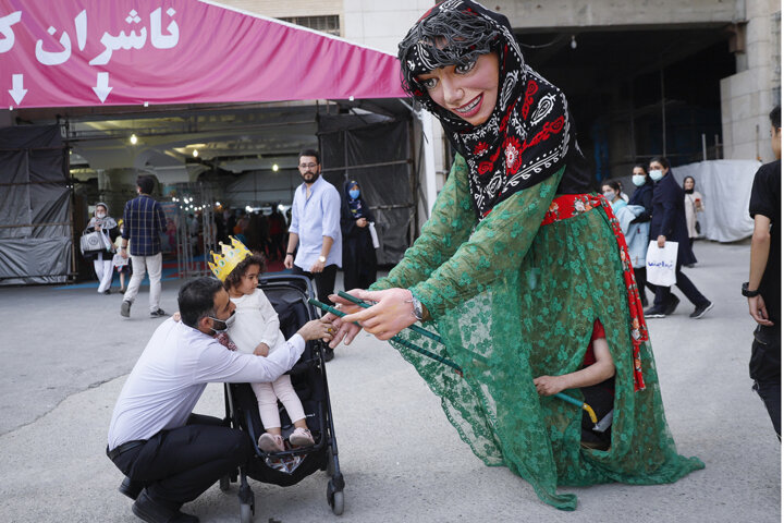 ترس و لذت؛ ارمغان آشوب و روناک/ کتاب؛ عزیز دُردانه متولیان فرهنگ و هنر