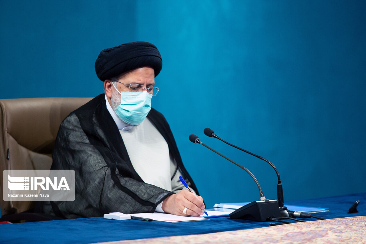 دستگاههای مسئول از فعالیتهای توسعهای دانشگاهها حمایت کنند