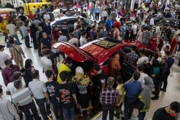 Le quatrième Salon international de l'auto de Téhéran