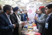 Präsident Raisi besucht die Buchmesse von Teheran