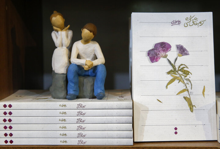 به پایان آمد این دفتر حکایت همچنان.../ گشایش برگ نمایشگاه سیوچهارم با دستان رئیسجمهوری