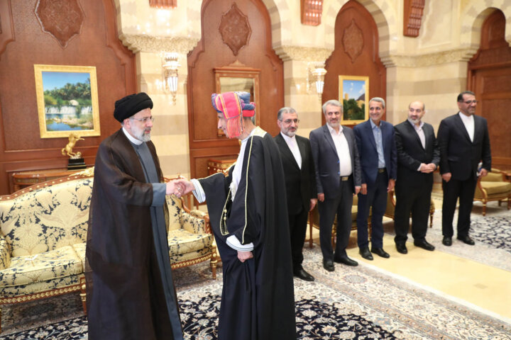 از اهمیت سفر رئیسی به عمان تا زنگ خطر بیماری آبلهمیمون در پاکستان