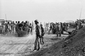 اسرای عراقی پس از فتح خرمشهر- عکاس: رضا آقارضی