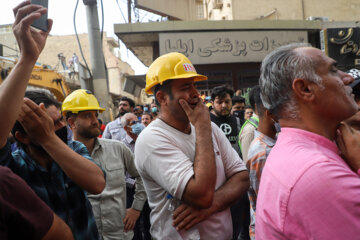 عملیات آواربرداری در ساختمان مترو پل آبادان