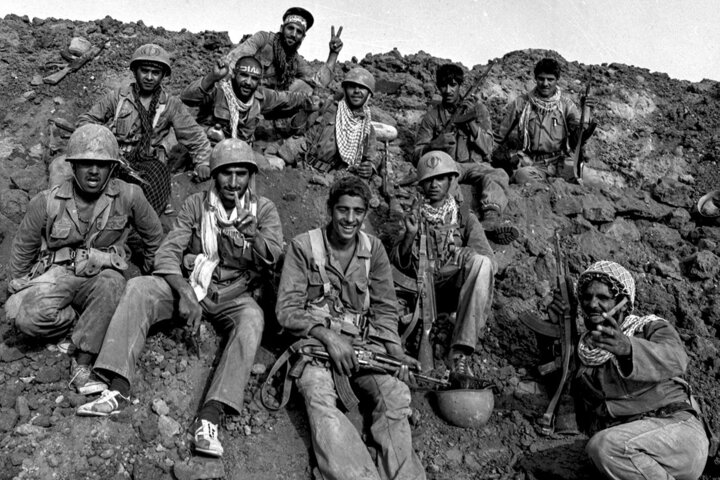 لحظه ثبت آزادسازی خرمشهر به روایت عکاس آن/ شهید همت من را با موتور به خرمشهر برد