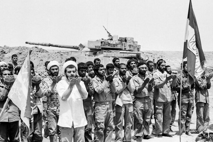 لحظه ثبت آزادسازی خرمشهر به روایت عکاس آن/ شهید همت من را با موتور به خرمشهر برد