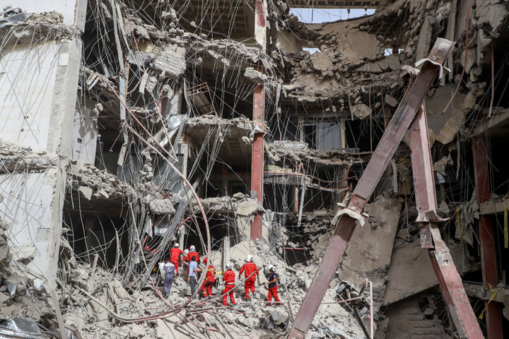 حضور پر رنگ مسوولان عالیرتبه دولت در حادثه متروپل آبادان مرهمی بر زخم داغدیدگان