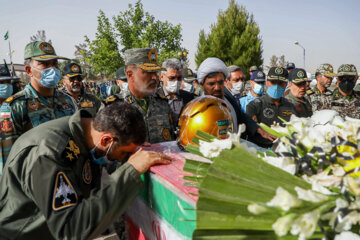 تشییع پیکر شهدای سانحه سقوط هواپیمای آموزشی در اصفهان