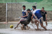 ایرانی شمالی صوبے گیلان میں روایتی فٹبال کے مقابلوں کے انعقاد کے مناظر
