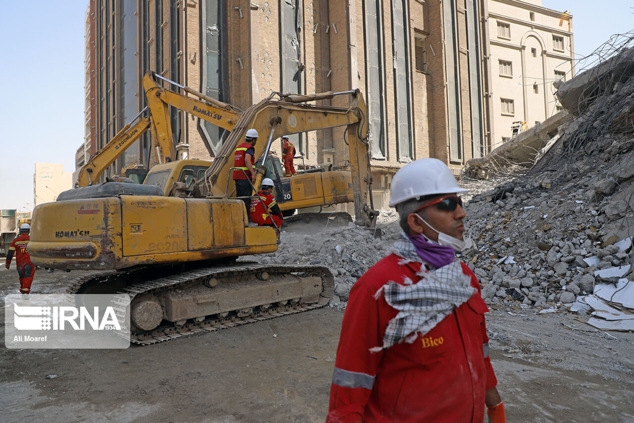 بررسی فنی وضعیت باقیمانده ساختمان متروپل از سوی نمایندگان نظام مهندسی تهران