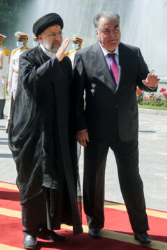 Торжественный прием президента Таджикистана в Тегеране