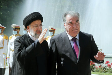 Торжественный прием президента Таджикистана в Тегеране