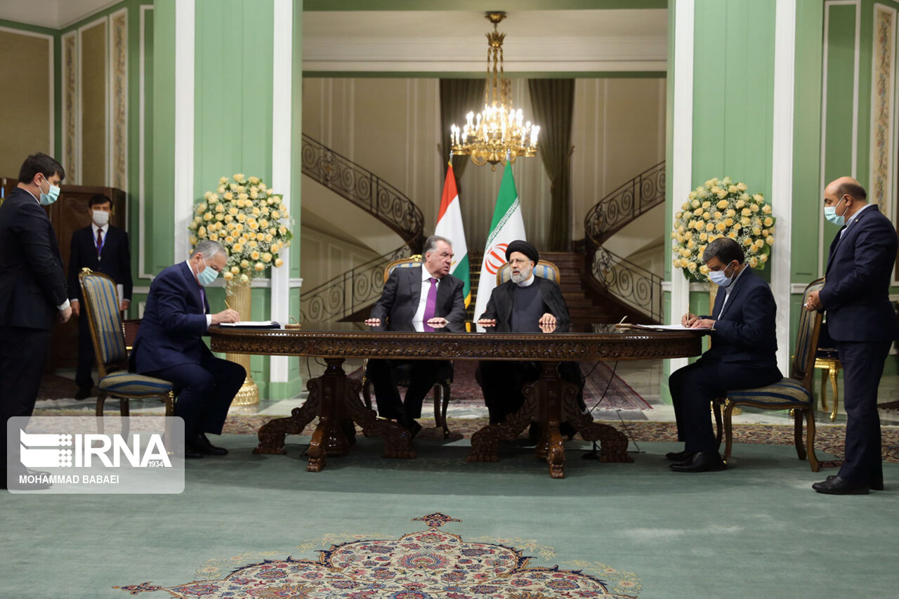 Iran-Tadjikistan : 17 documents de coopération signés à Téhéran