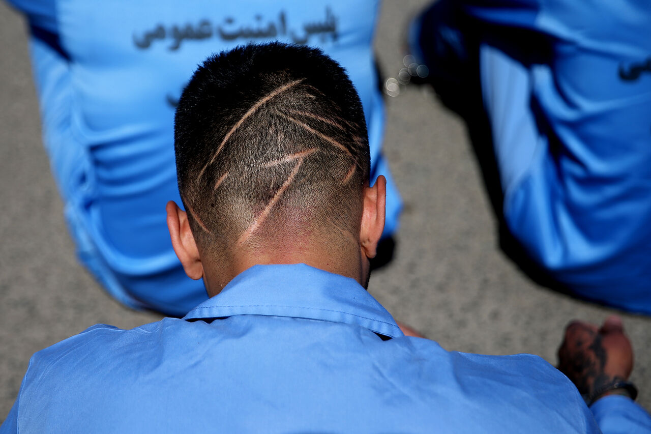 زورگیر محدوده امین آباد شهر ری کمتر از ۱۲ ساعت پس از سرقت دستگیر شد زورگیر محدوده امین آباد شهر ری کمتر از ۱۲ ساعت پس از سرقت دستگیر شد