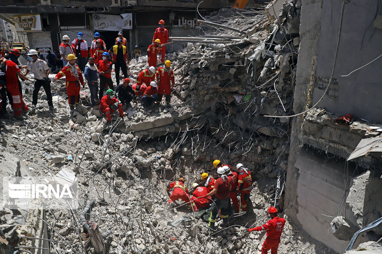 کولیوند: مردم آبادان در حادثه متروپل از هلالاحمر حمایت کردند