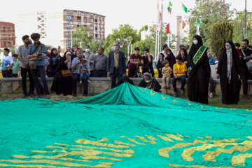 آیین اهتزاز پرچم بارگاه امام رضا (ع) در بوستان مردم همدان